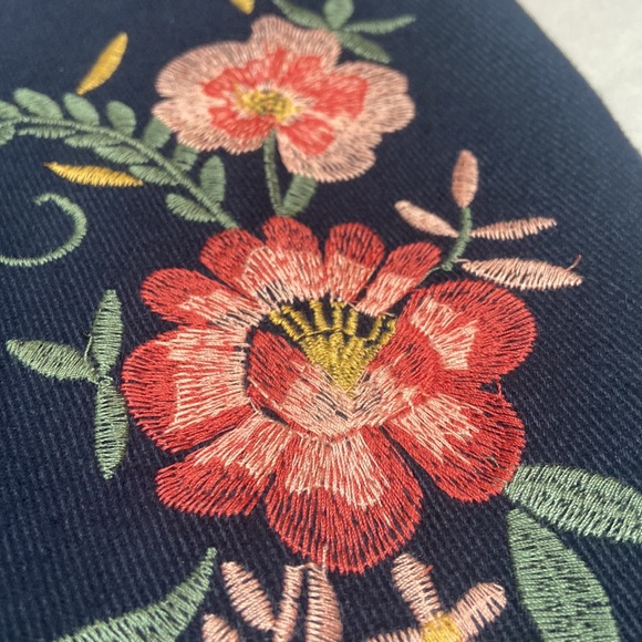 NWT Francesca’s Mi Ami Navy Size S Embroidered Skirt - Picture 4 of 9